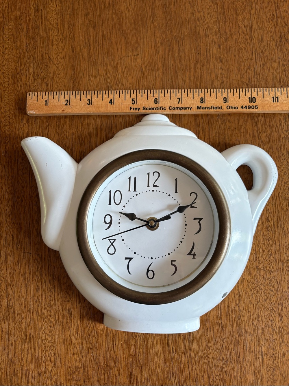 vintage teapot clock styled with a glossy white finish to look like ceramic. - Picture 9 of 10